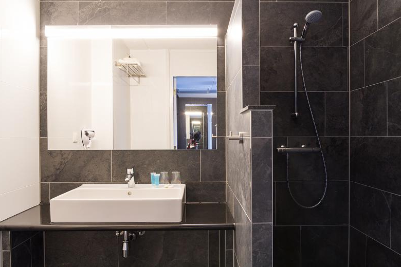 Deluxe bathroom