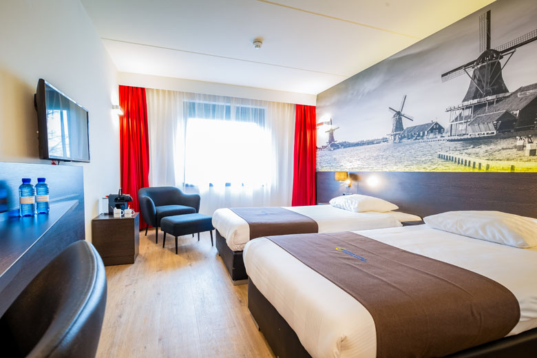 Deluxe room with two single beds