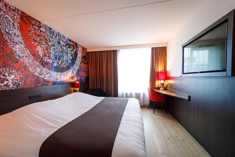 Comfortable Deluxe King room with king-size double bed