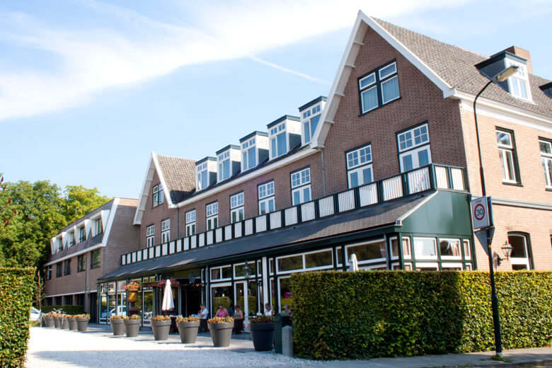 Het hotel bij de Julianatoren, Paleis het Loo en de Apenheul
