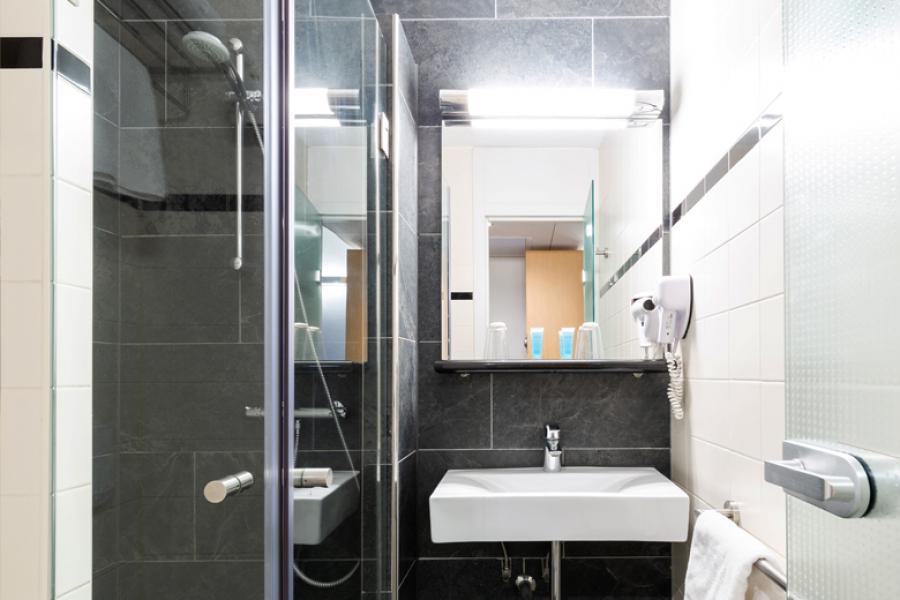 Bastion Hotel Utrecht - Comfort Badkamer