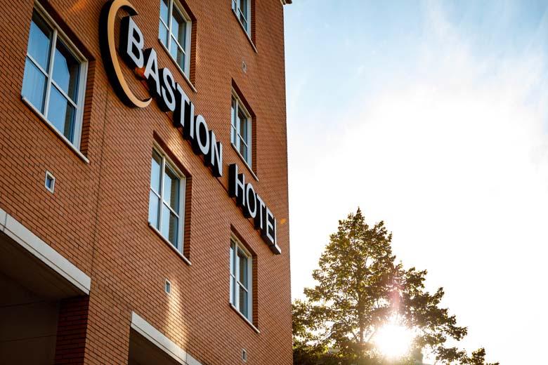 Bastion Hotel logo buiten